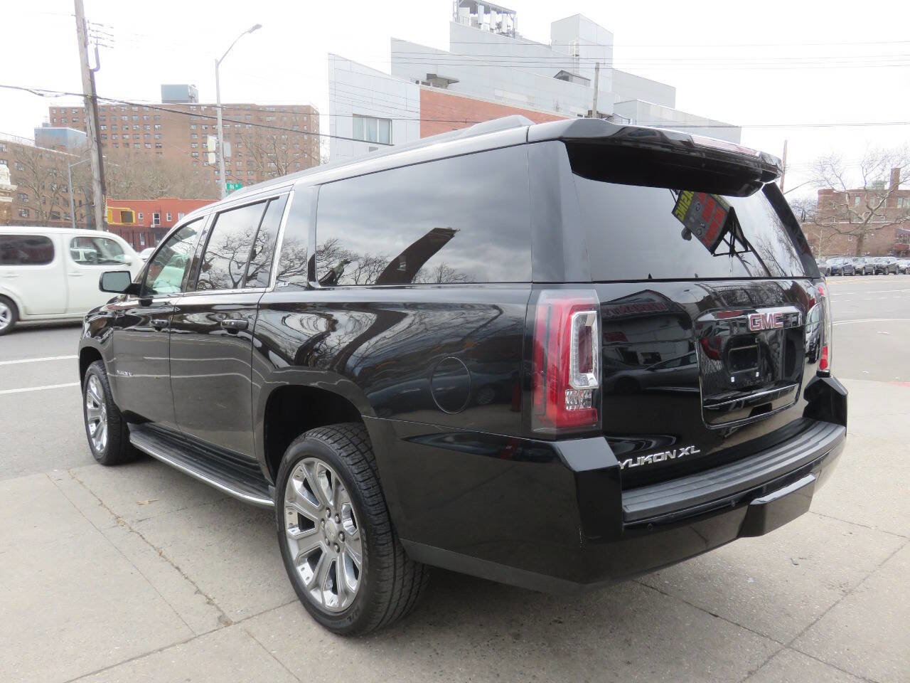 Used 2016 GMC Yukon XL SLT w/ Open Road Package image 5