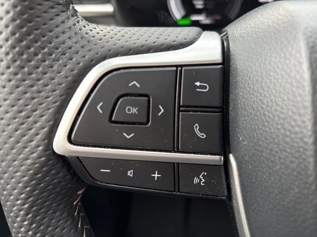 Used 2025 Toyota Sienna Limited image 28