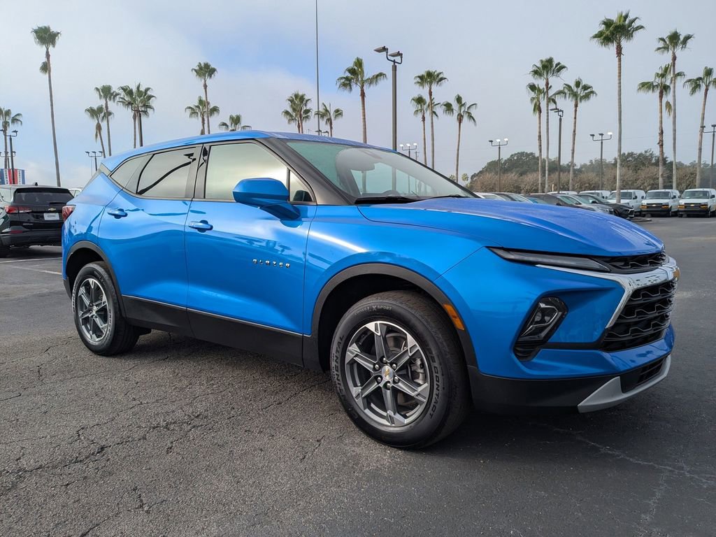 Used 2025 Chevrolet Blazer LT image 2