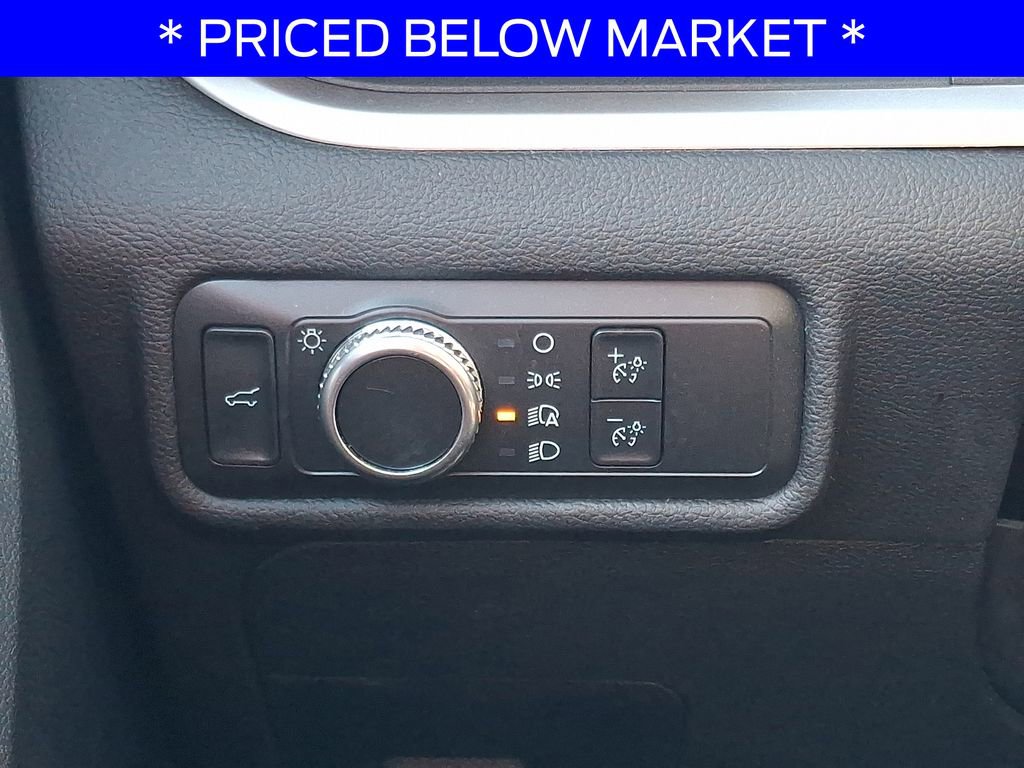 Used 2022 Ford Explorer XLT image 23