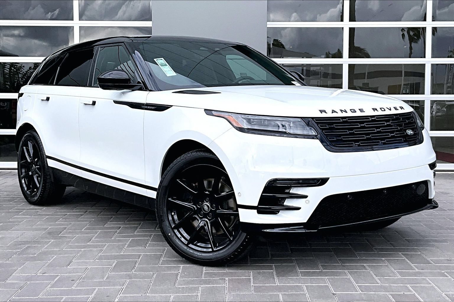 New 2026 Land Rover Range Rover Velar Dynamic SE AWD/4WD image 2