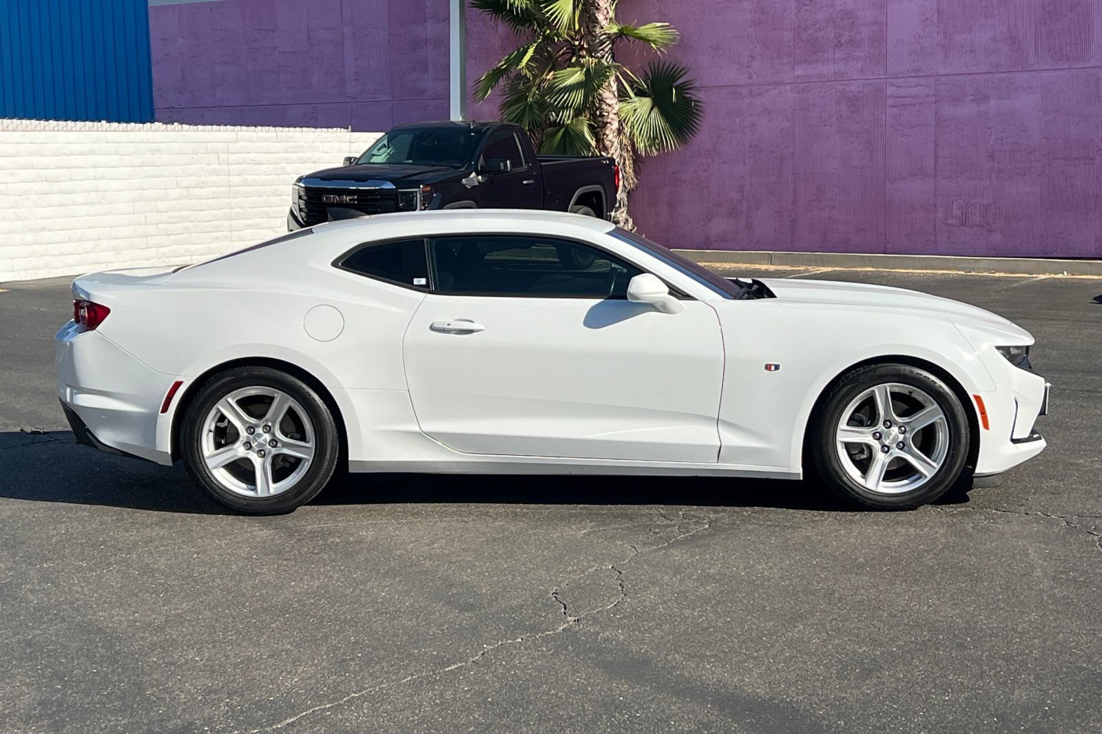 Used 2023 Chevrolet Camaro LT RWD image 3
