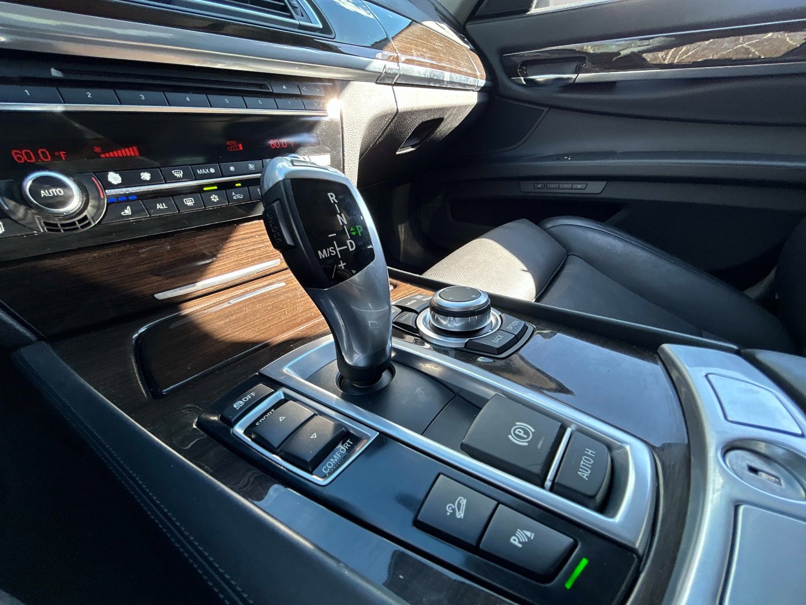 Used 2011 BMW 750i xDrive AWD/4WD image 34