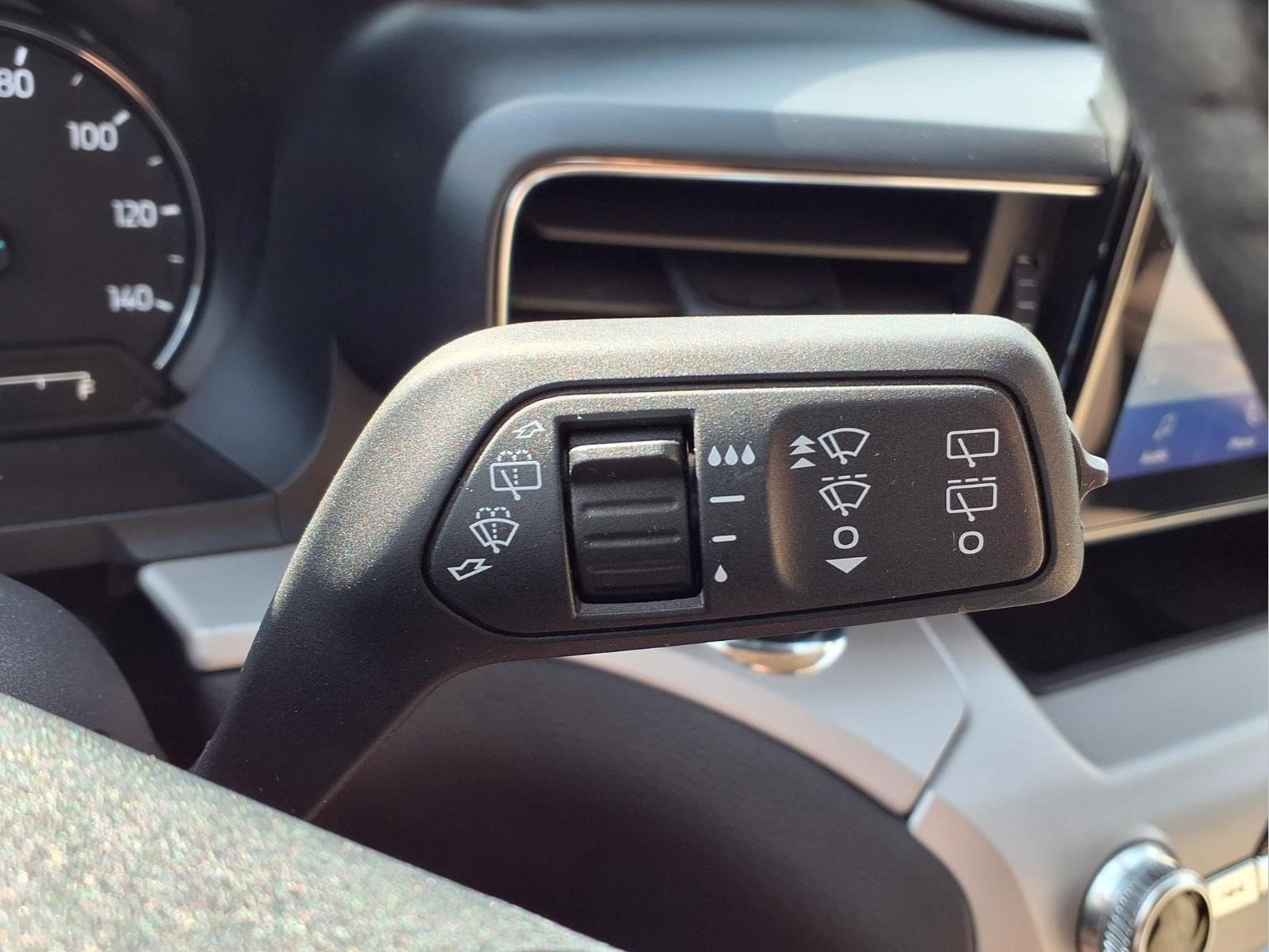 Used 2024 Ford Explorer XLT w/ Equipment Group 202A AWD/4WD image 18