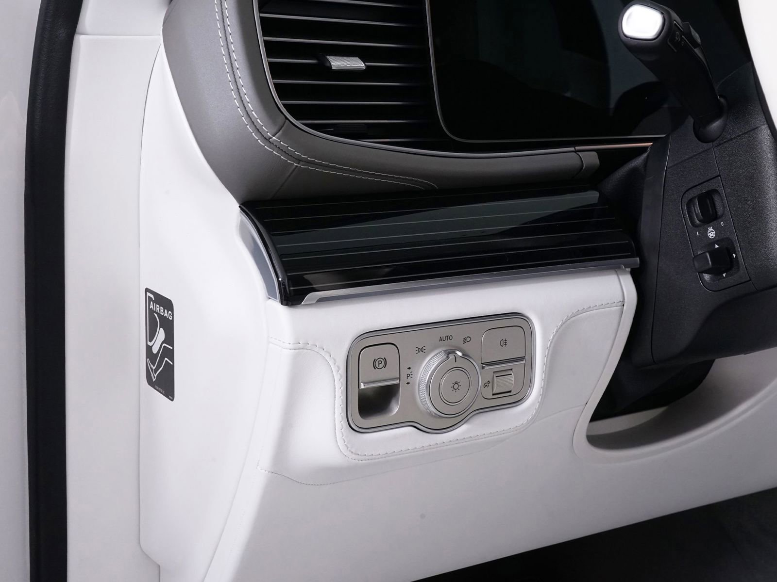 Used 2022 Mercedes-Benz Maybach GLS 600 4MATIC image 31