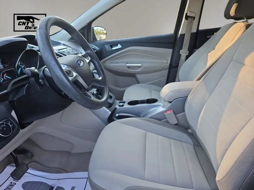 Used 2016 Ford Escape SE FWD image 9