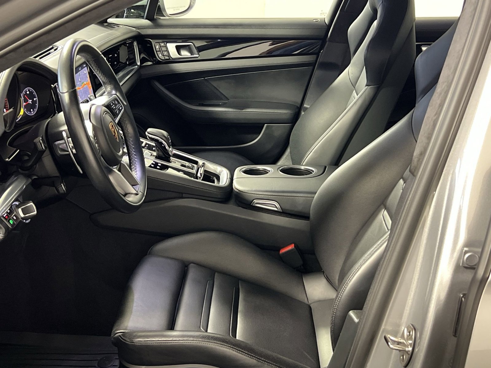 Used 2020 Porsche Panamera GTS image 12