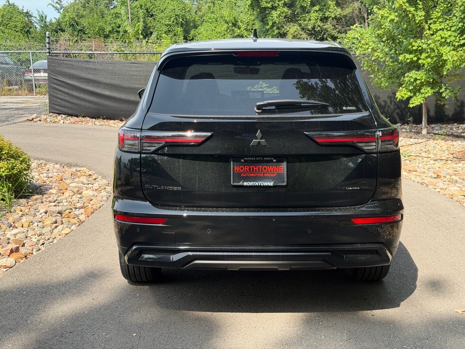 New 2026 Mitsubishi Outlander LE AWD/4WD image 4