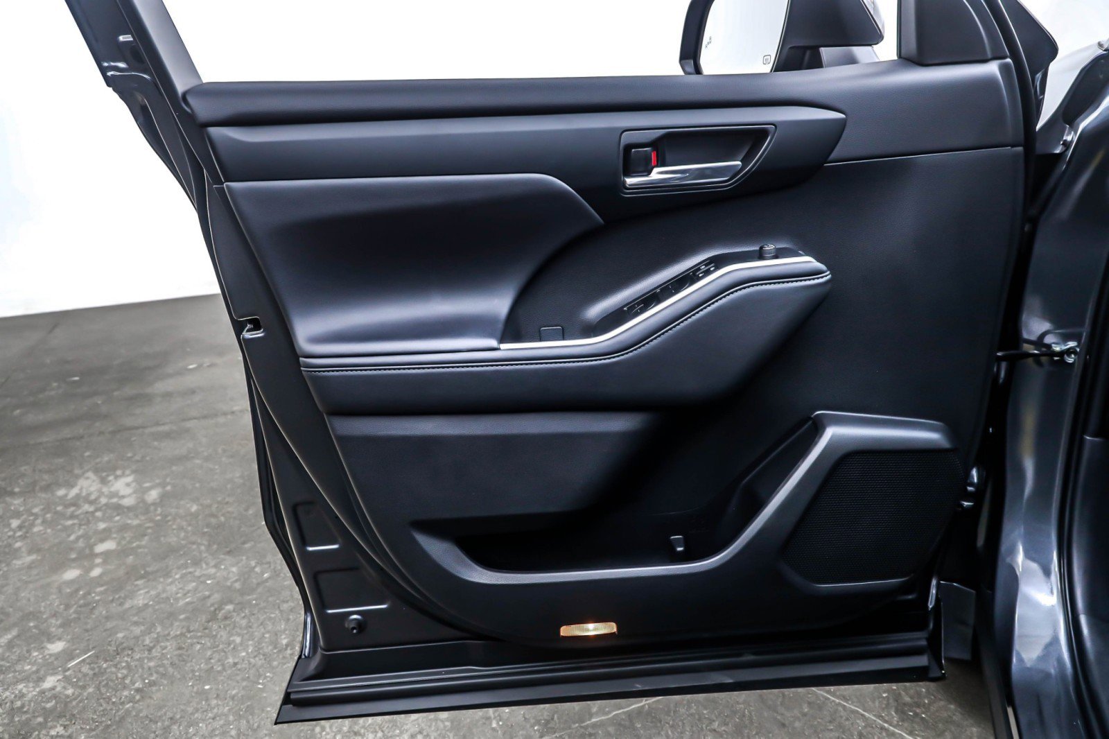 Used 2024 Toyota Highlander XLE image 21