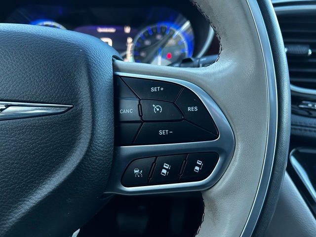 Used 2020 Chrysler Pacifica Limited w/ Tire & Wheel Group image 19