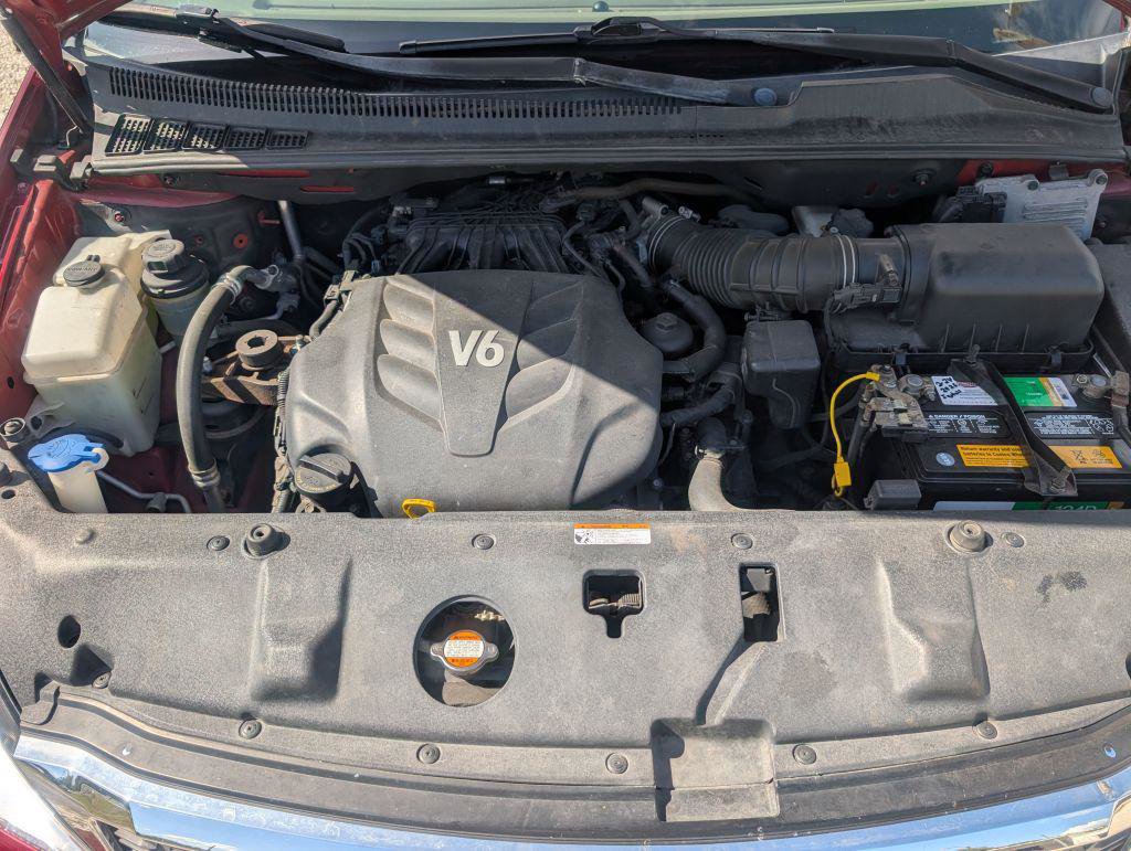 Used 2012 Kia Sedona LX image 19