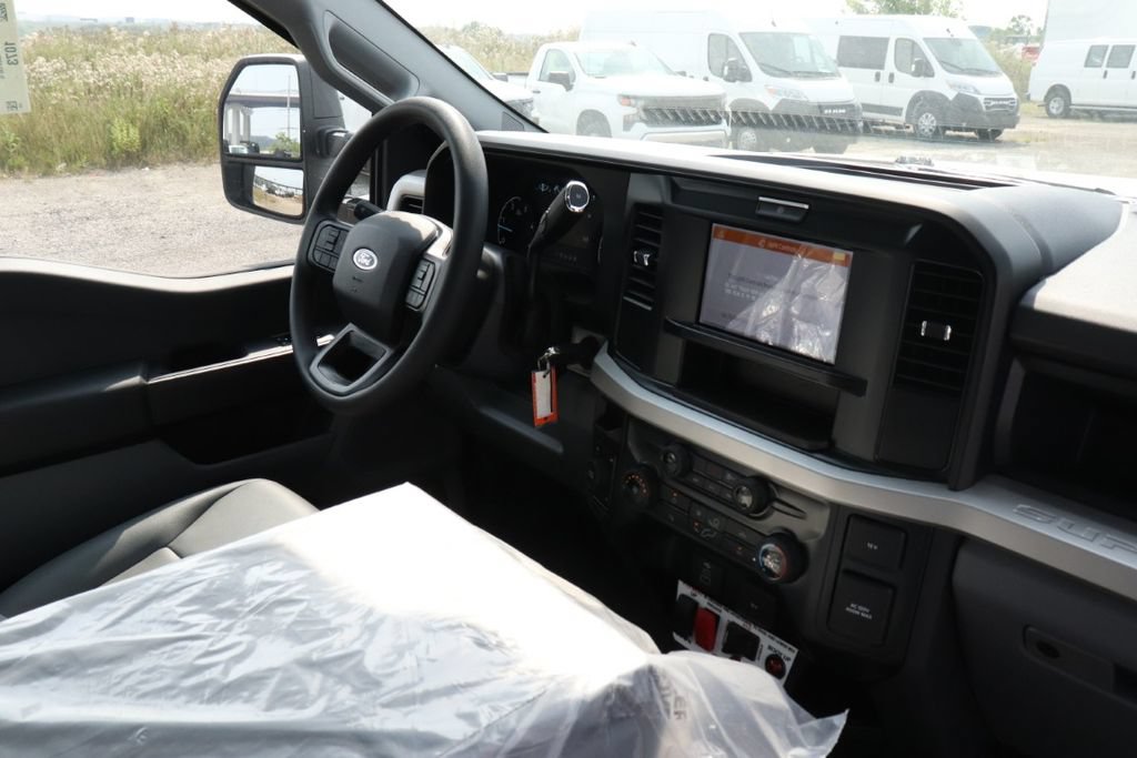New 2025 Ford F550 4x4 Regular Cab Super Duty image 12
