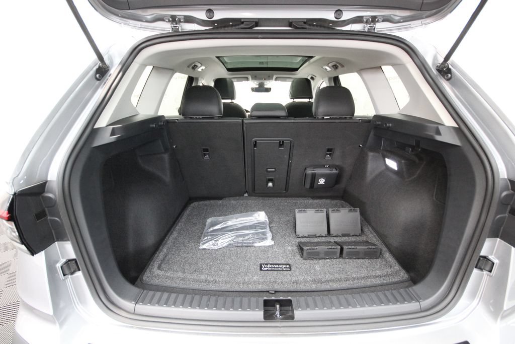 Used 2025 Volkswagen Taos SEL AWD/4WD image 6