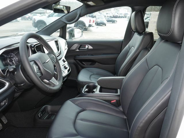 New 2026 Chrysler Voyager LX FWD image 2