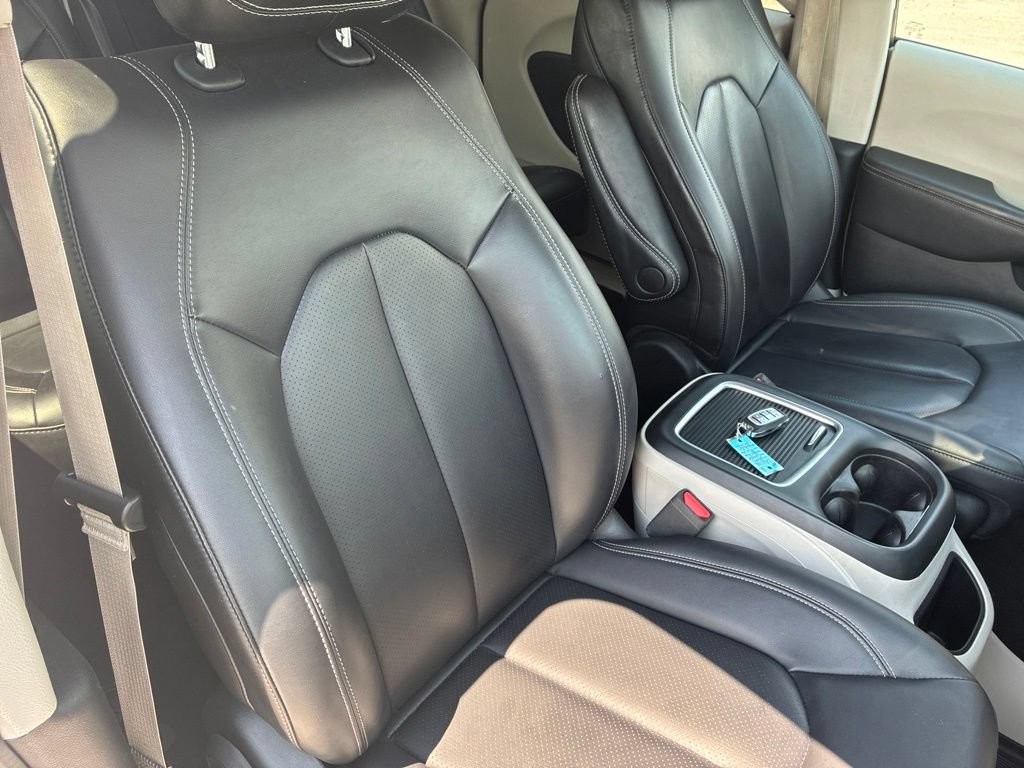 Used 2024 Chrysler Pacifica Touring-L FWD image 48