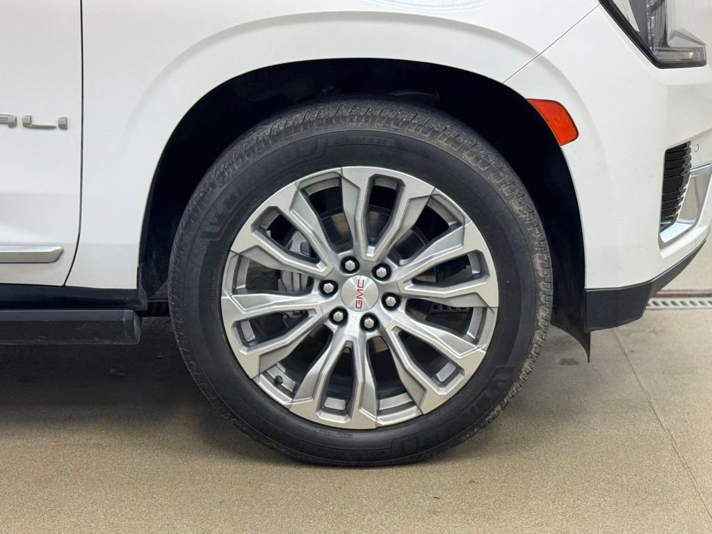Used 2022 GMC Yukon XL Denali RWD image 4