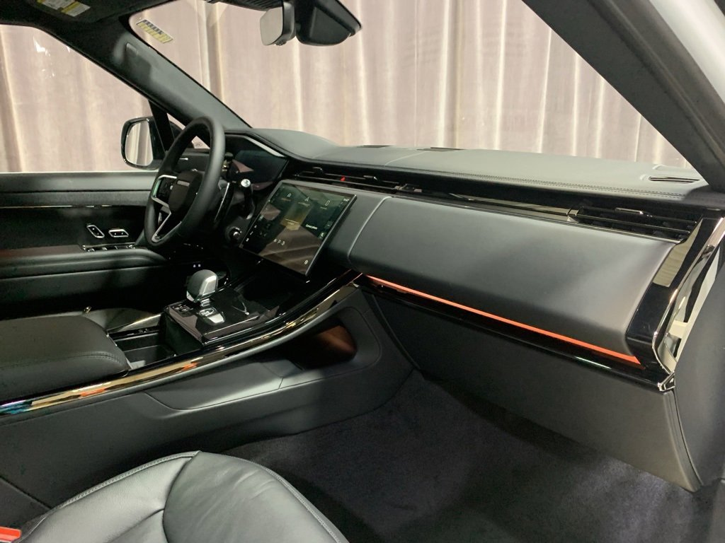 Used 2025 Land Rover Range Rover Sport image 15