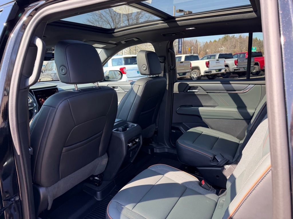 Used 2024 GMC Acadia AT4 w/ Luxury Package image 14