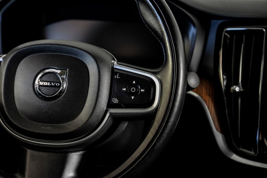 Used 2022 Volvo S60 B5 Inscription image 17