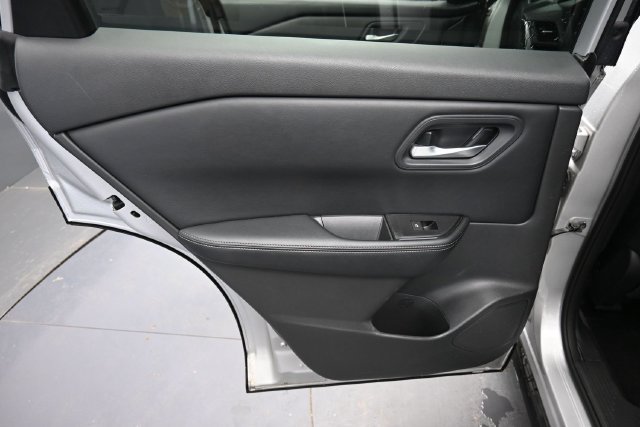 Used 2024 Nissan Rogue SV FWD image 13