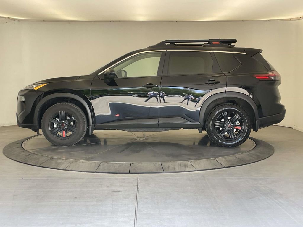 Used 2025 Nissan Rogue SV AWD/4WD image 2