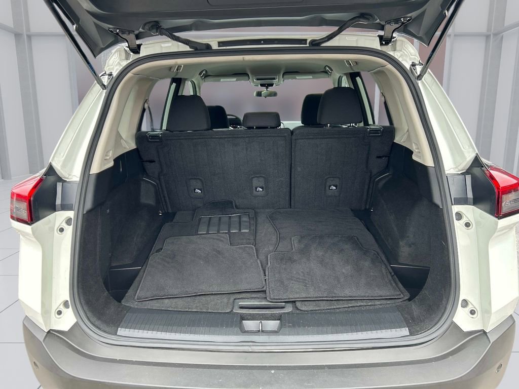 Used 2023 Nissan Rogue S image 13