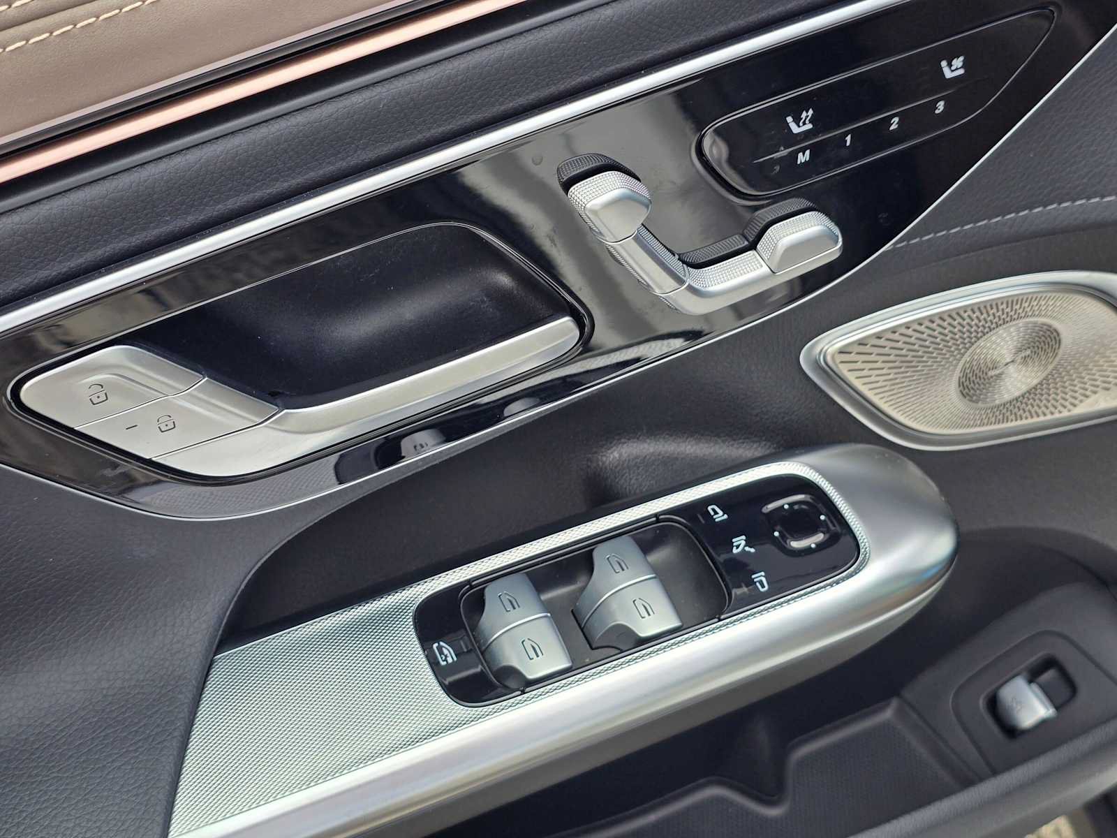 Used 2023 Mercedes-Benz EQE 500 4MATIC Sedan image 23