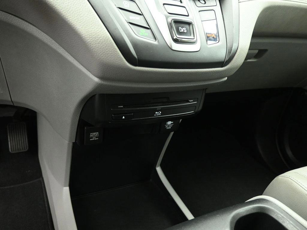 Used 2018 Honda Odyssey Touring image 16