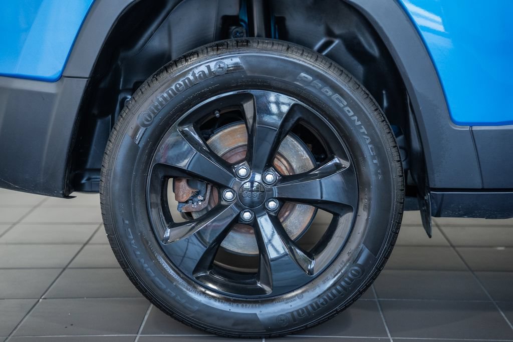 Certified 2023 Jeep Cherokee Altitude Lux AWD/4WD image 18