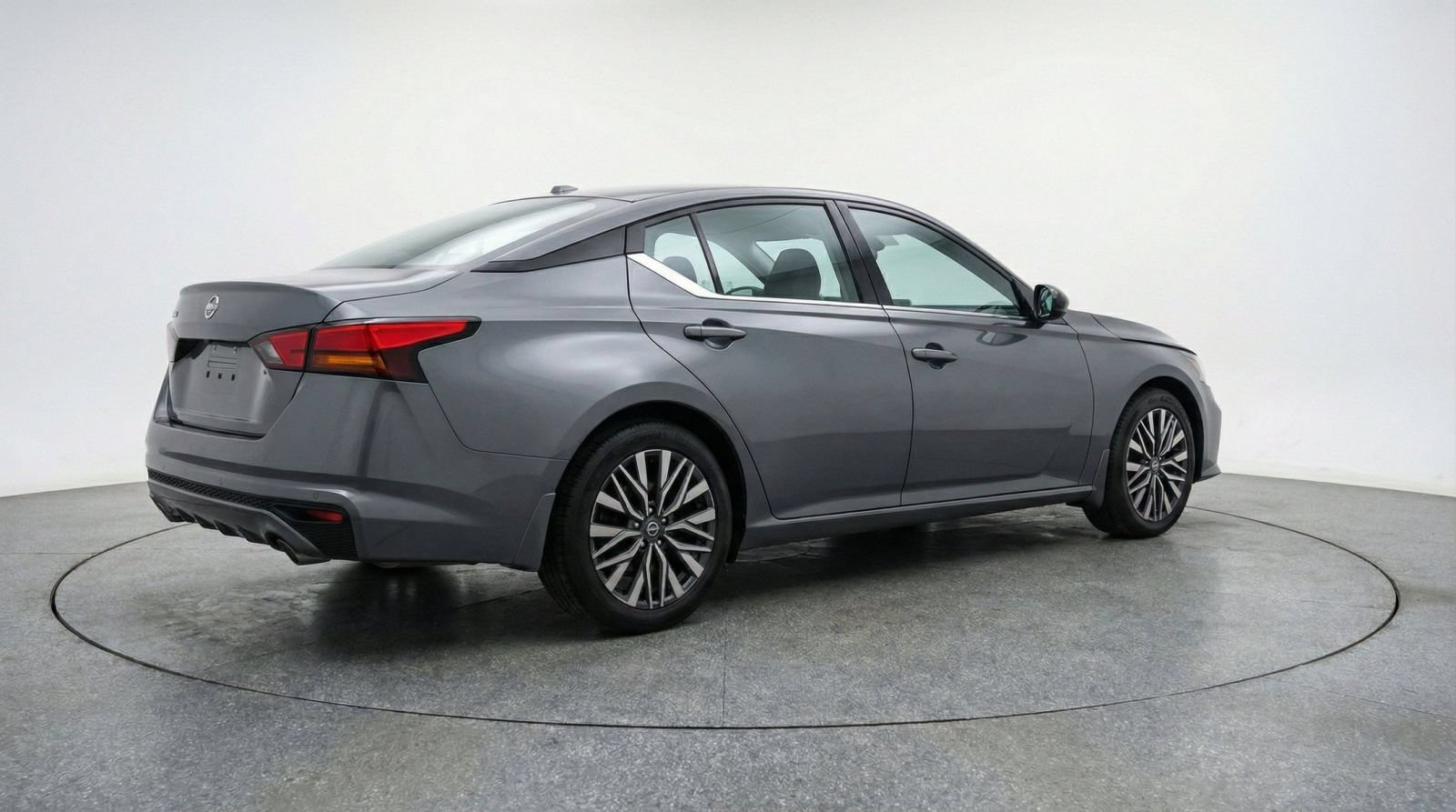 Used 2025 Nissan Altima 2.5 SV FWD image 10