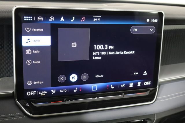 Used 2025 Volkswagen Tiguan SE AWD/4WD image 32