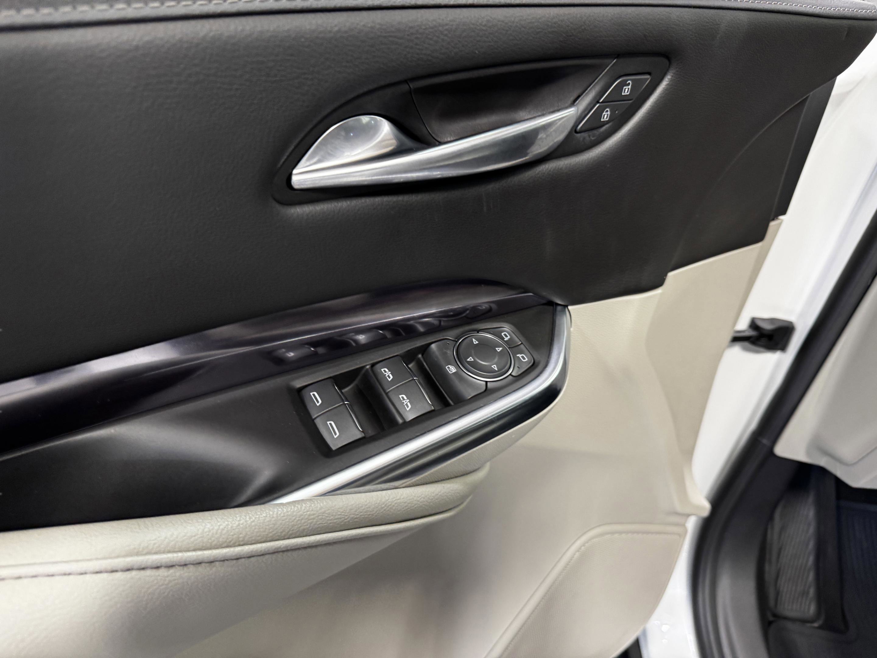 Used 2022 Cadillac XT4 Luxury w/ Driver Awareness Package FWD image 14