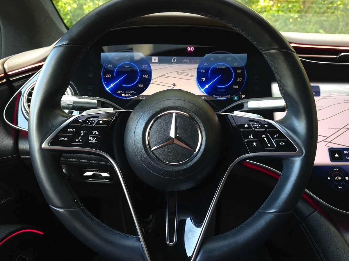Used 2022 Mercedes-Benz EQS 580 4MATIC Sedan w/ Exclusive Trim Package image 35