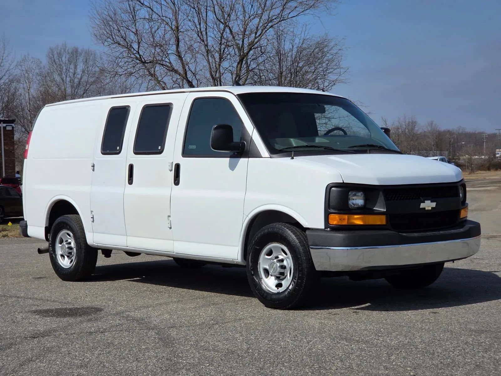 Used 2014 Chevrolet Express 2500 RWD image 3