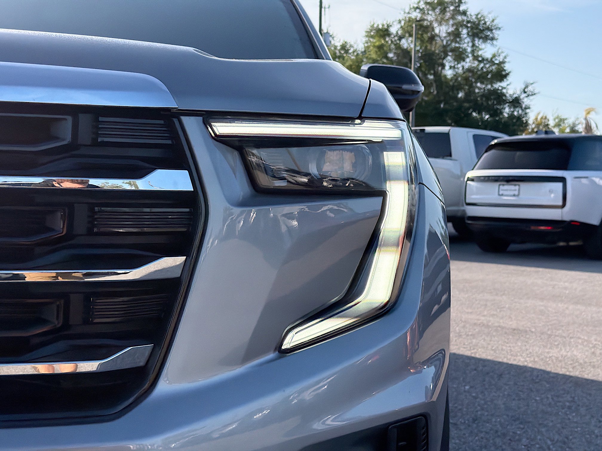 Used 2025 GMC Acadia Elevation FWD image 9