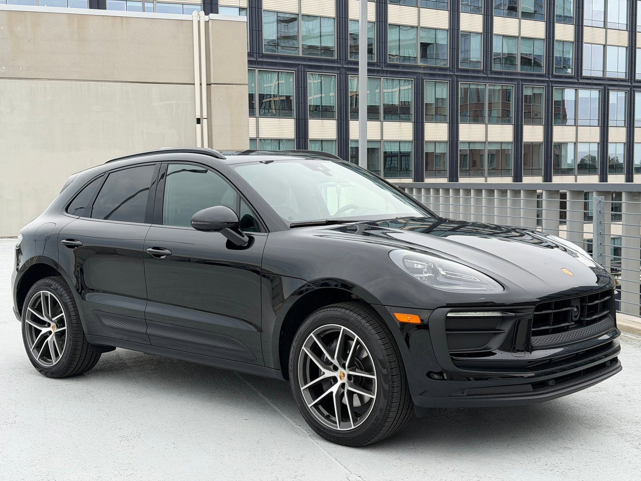 Certified 2026 Porsche Macan AWD/4WD image 9