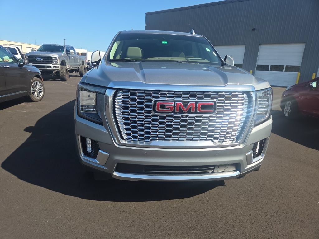 Used 2024 GMC Yukon XL Denali w/ Denali Reserve Package AWD/4WD image 2