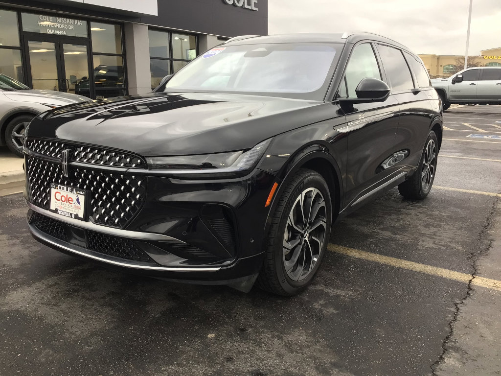 Used 2024 Lincoln Nautilus Reserve image 2