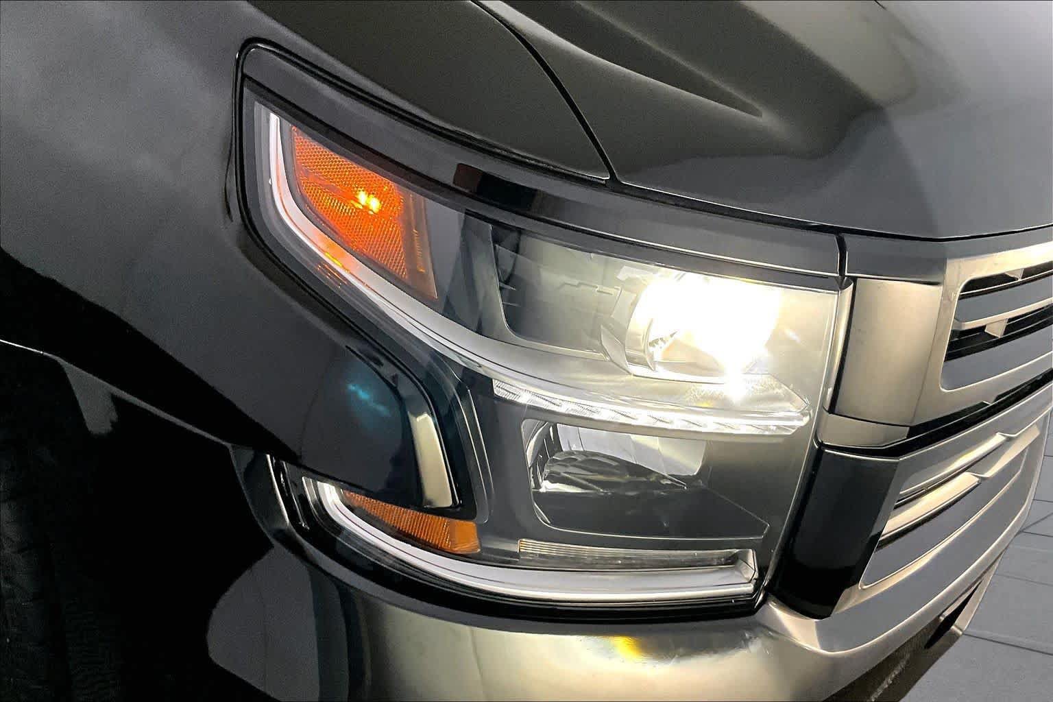 Used 2018 Chevrolet Tahoe Premier AWD/4WD image 27