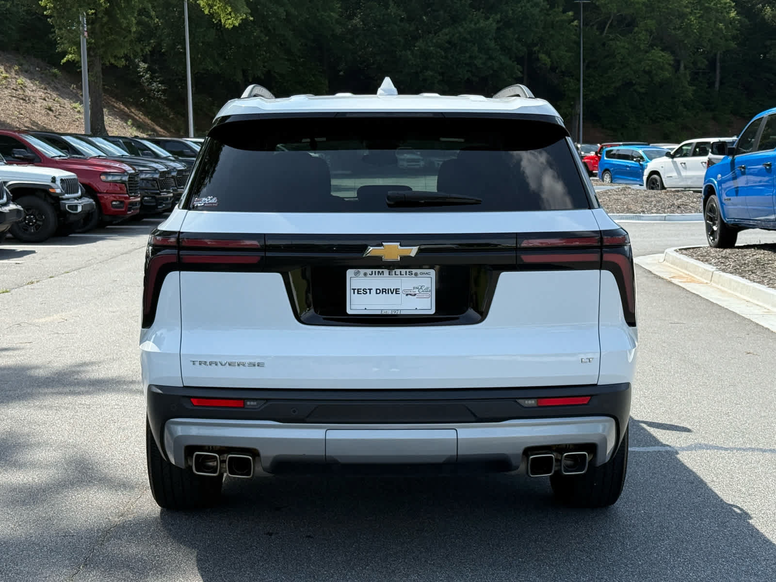 Used 2024 Chevrolet Traverse LT FWD image 4