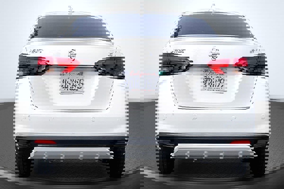 Used 2021 Nissan Versa SV image 4