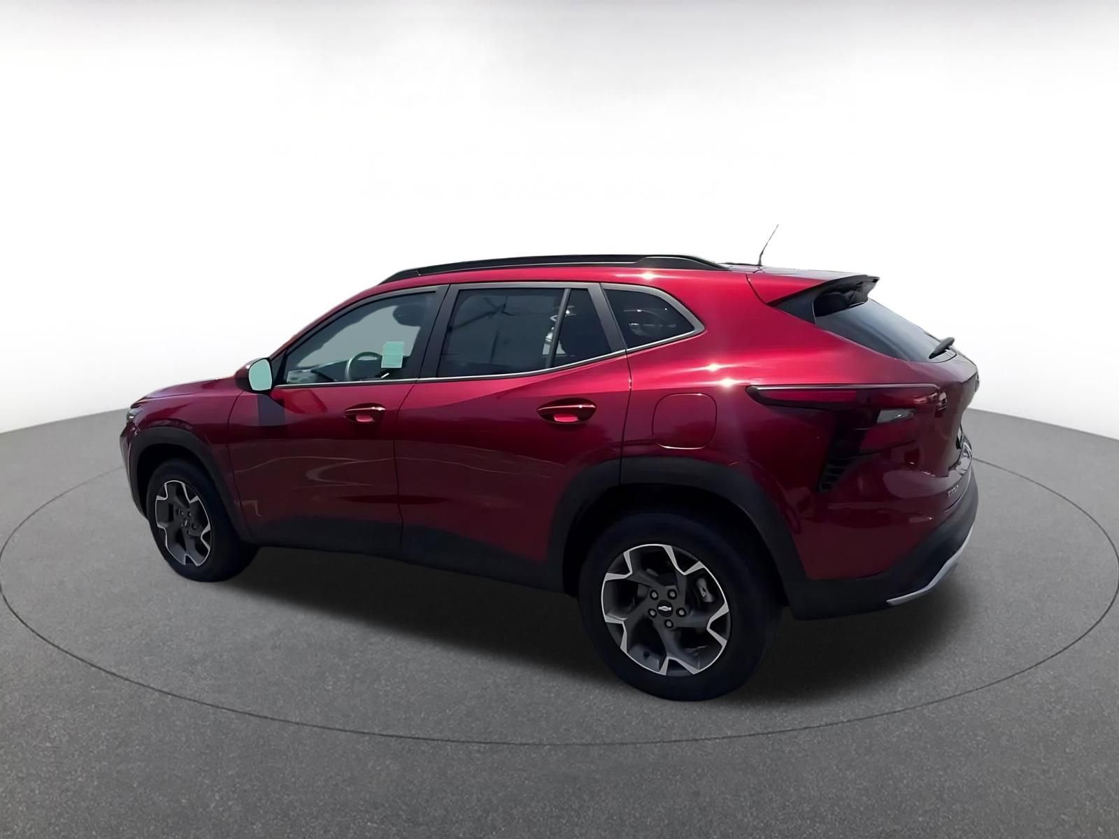 Used 2025 Chevrolet Trax LT FWD image 10