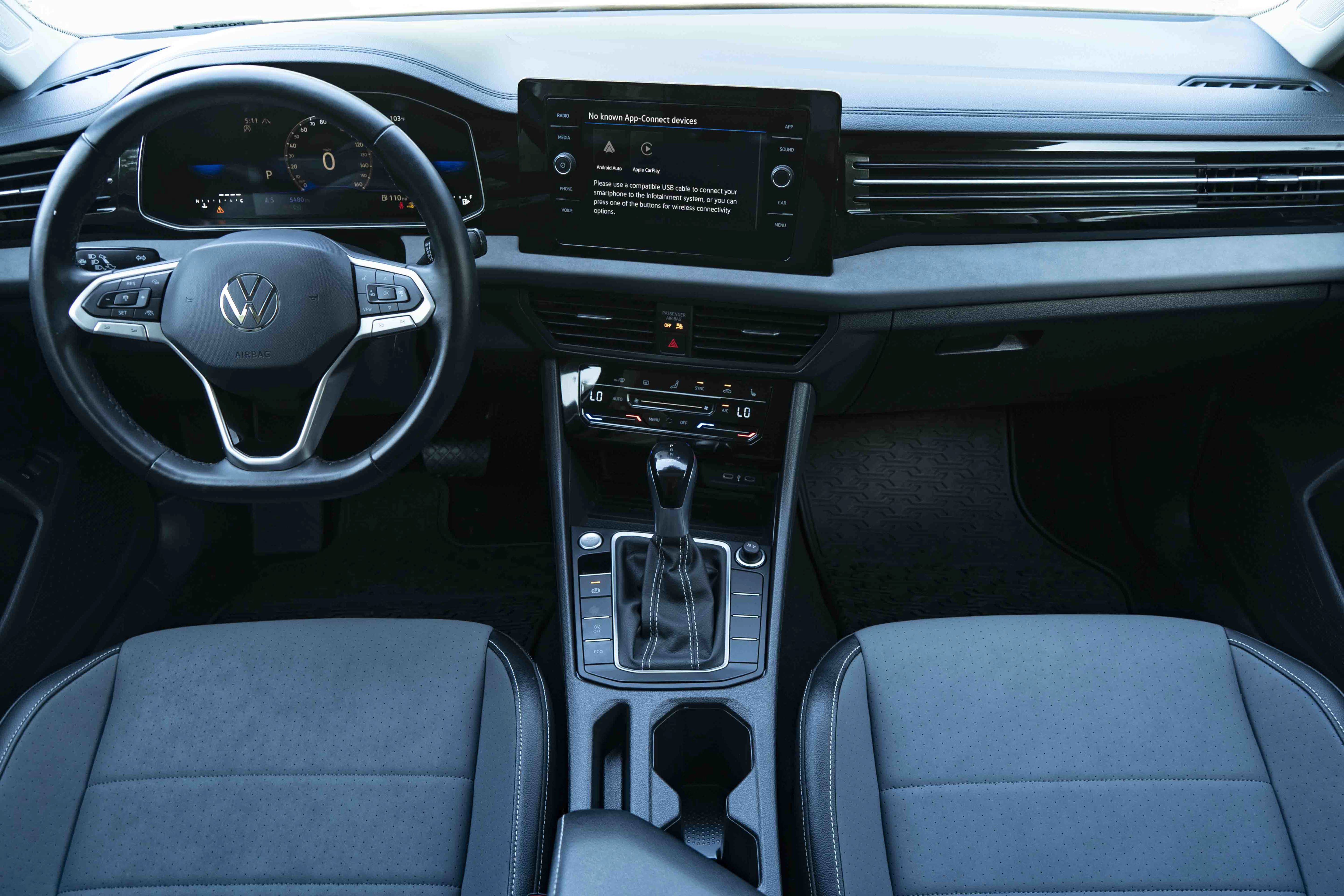 Certified 2025 Volkswagen Jetta SE w/ Sunroof Package FWD image 25