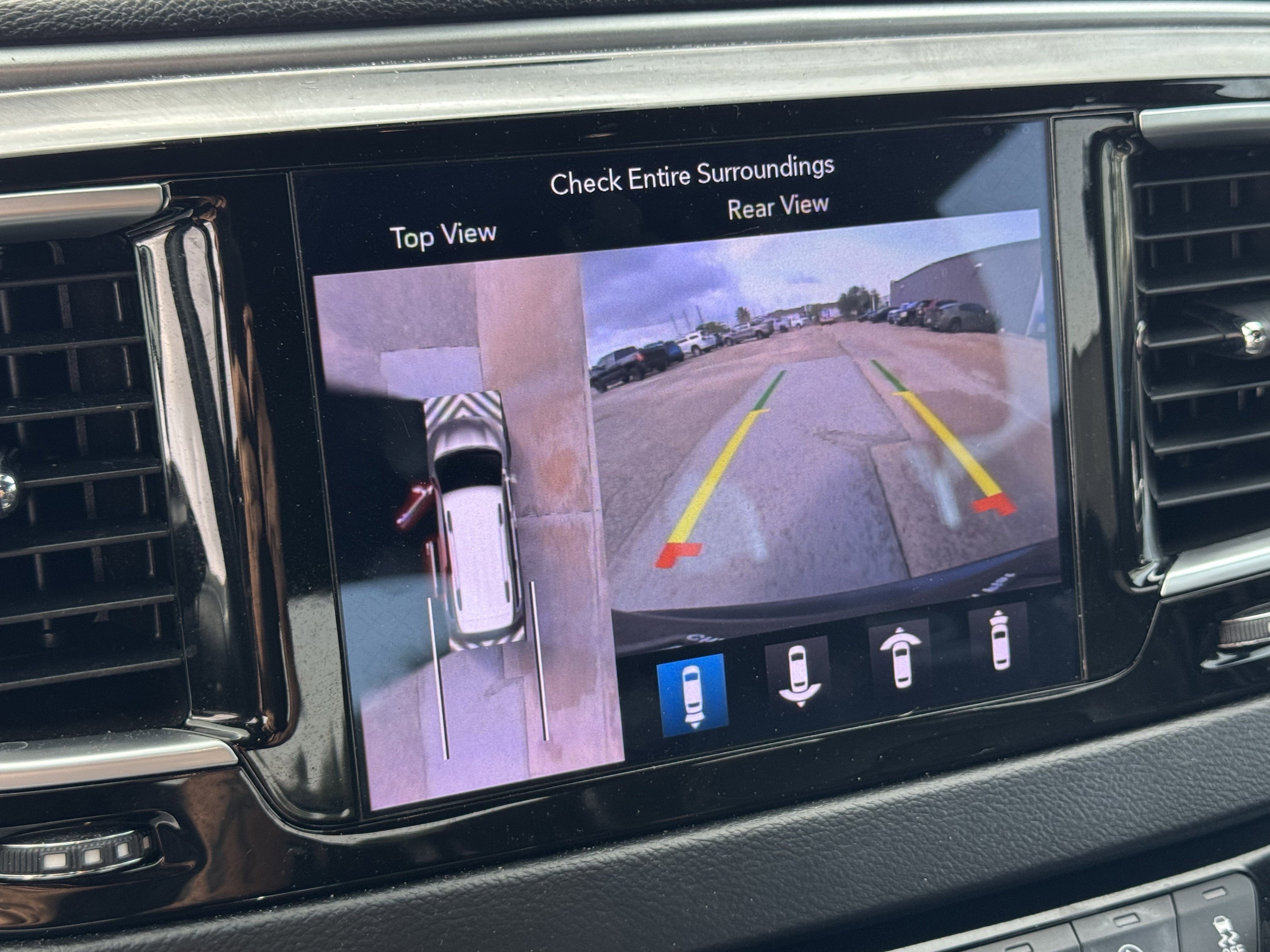 Used 2019 Chrysler Pacifica Touring-L Plus w/ Advanced Safetytec Group FWD image 19