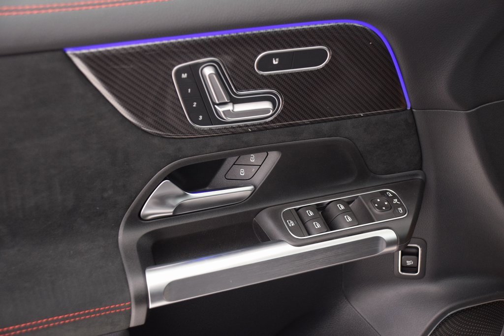 New 2025 Mercedes-Benz GLB 35 AMG 4MATIC image 19