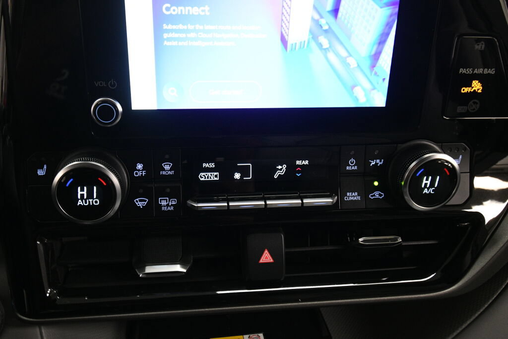 Used 2023 Toyota Highlander XLE AWD/4WD image 15