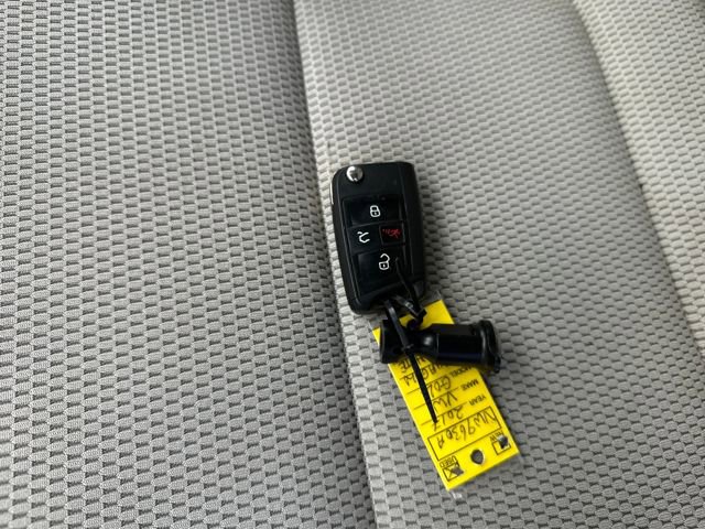 Used 2017 Volkswagen Golf S image 37