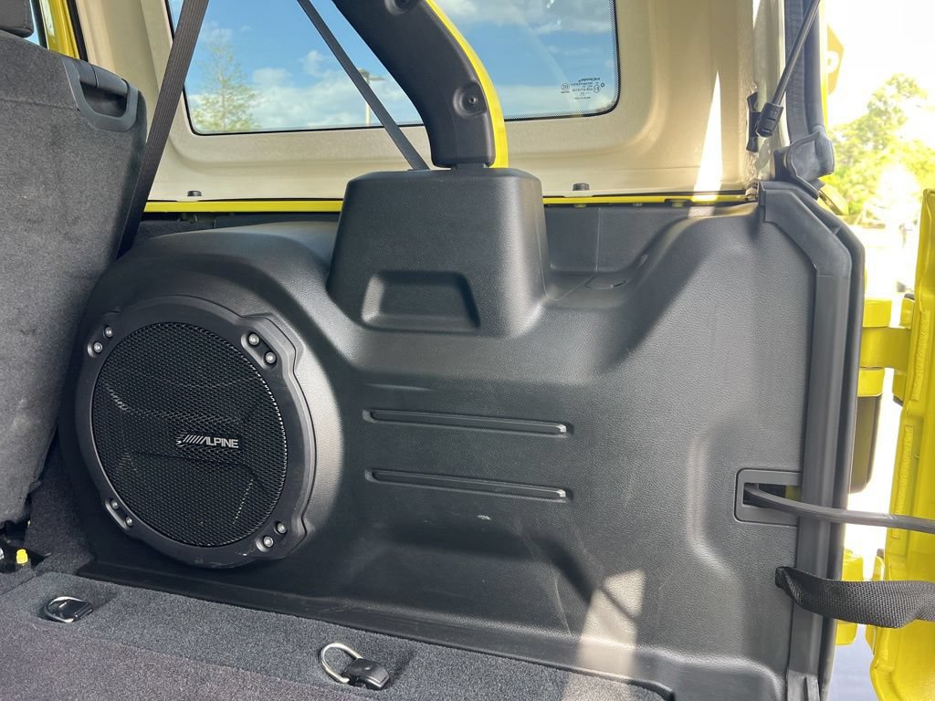 Used 2023 Jeep Wrangler Unlimited Sahara AWD/4WD image 36