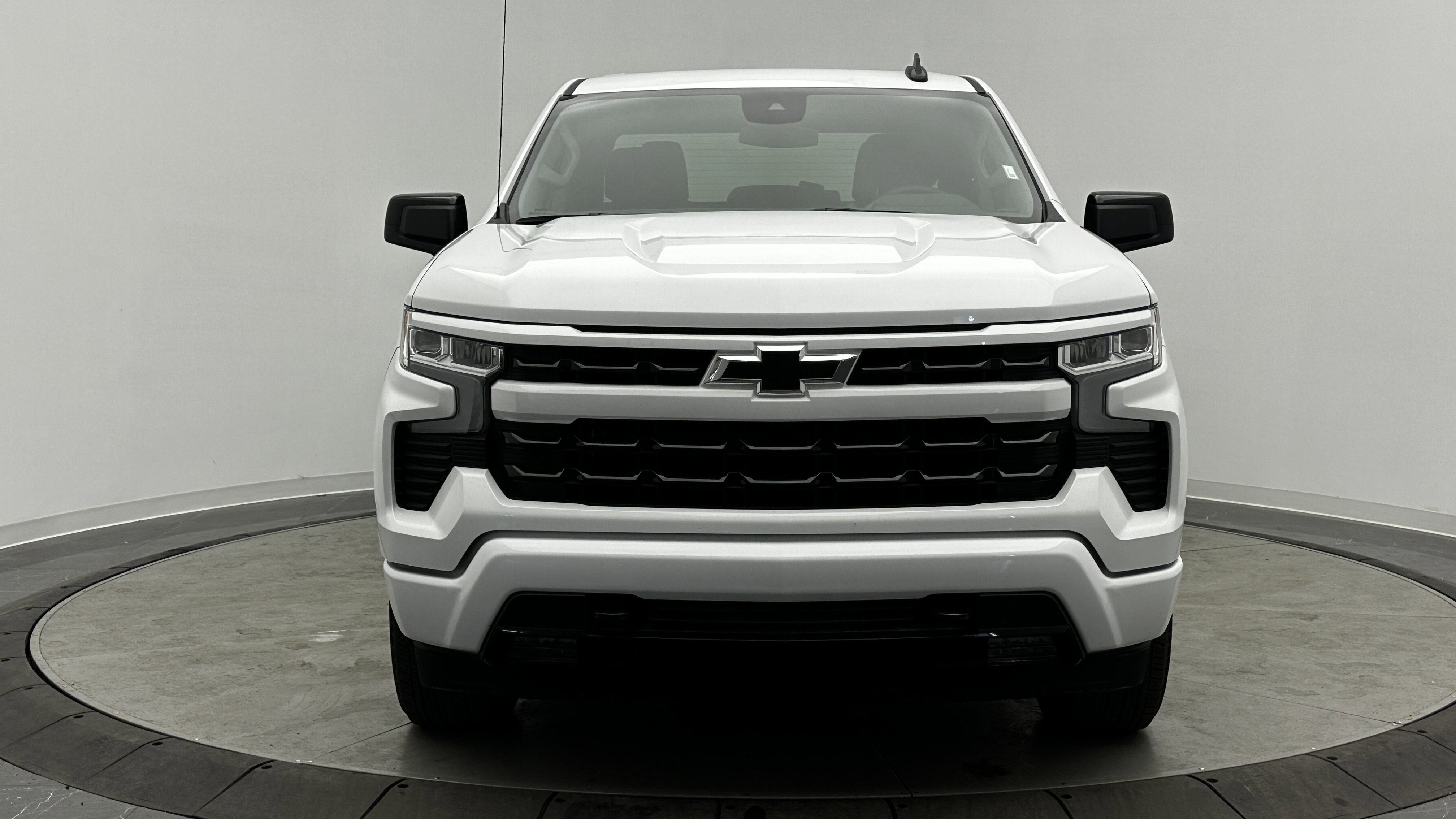 Used 2026 Chevrolet Silverado 1500 RST image 2