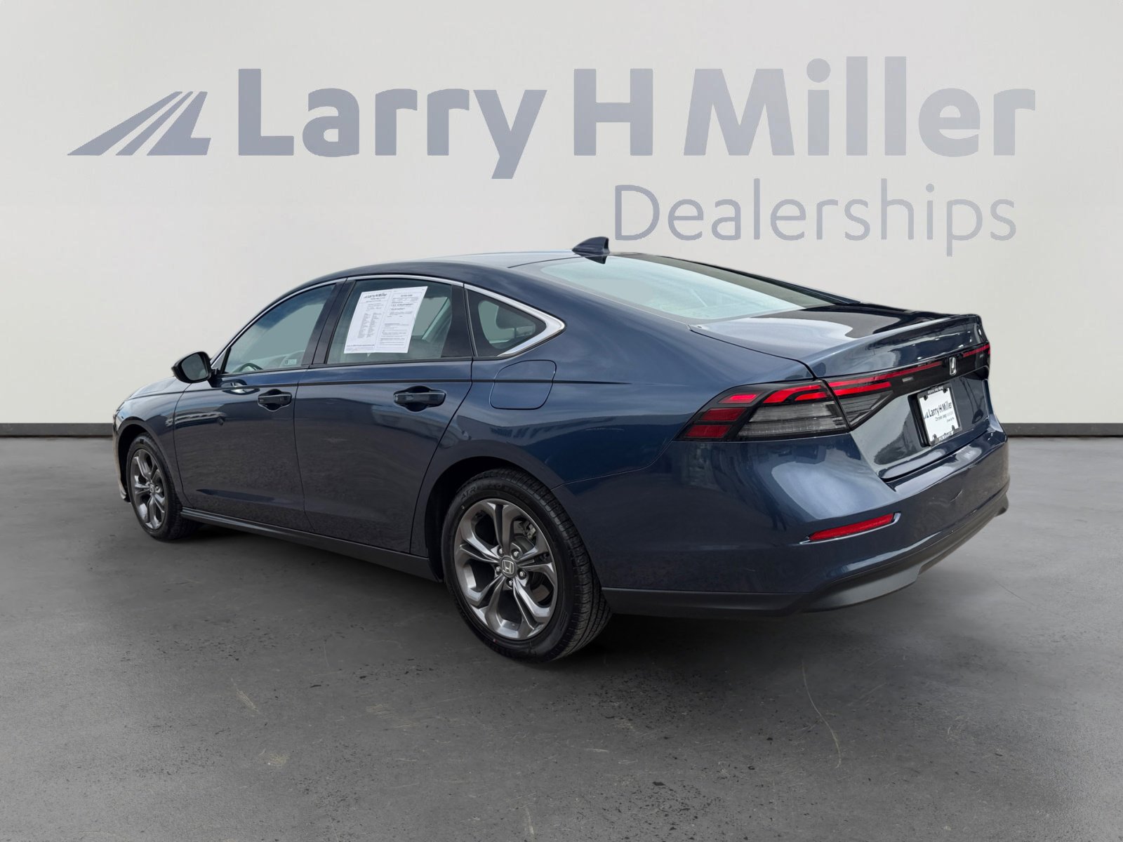 Used 2023 Honda Accord EX image 3